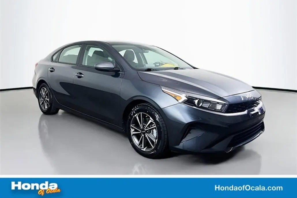 2023 Kia Forte LXS photo 1