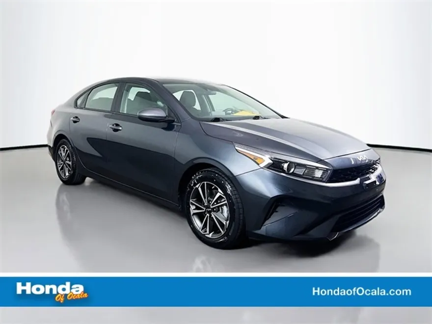 2023 Kia Forte LXS photo 1