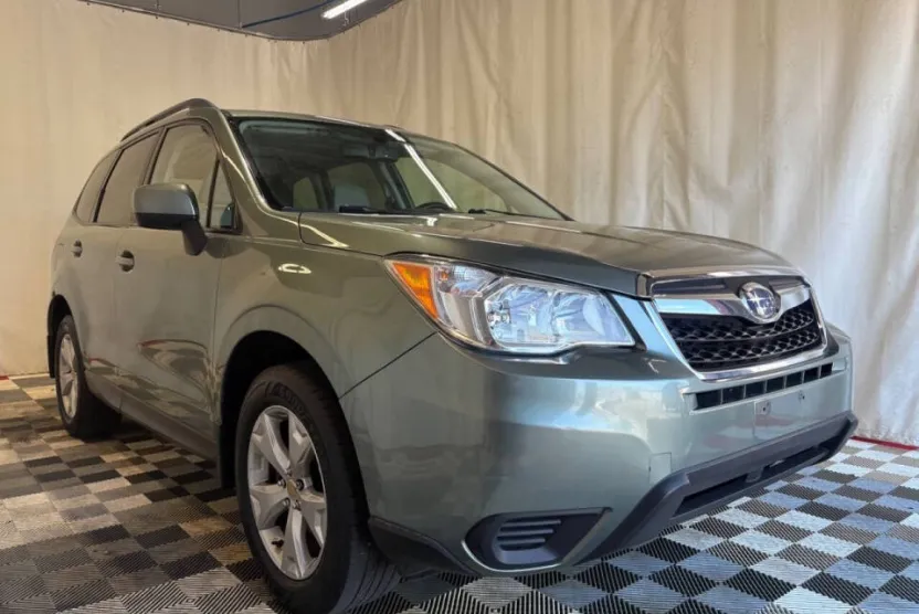 2016 Subaru Forester 2.5i Premium photo 1