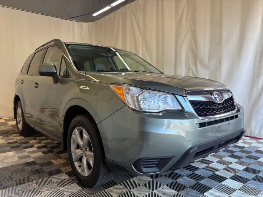 2016 Subaru Forester 2.5i Premium photo 1