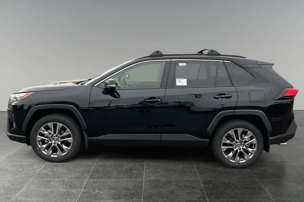 2025 Toyota RAV4 XLE Premium photo 1