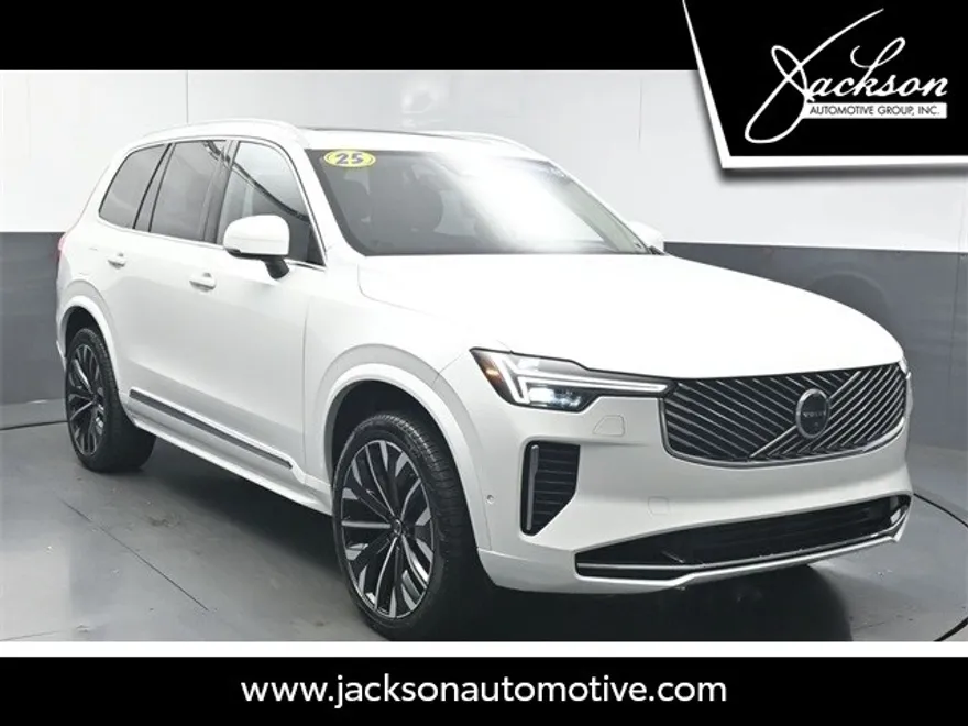 2025 Volvo XC90 T8 photo 1