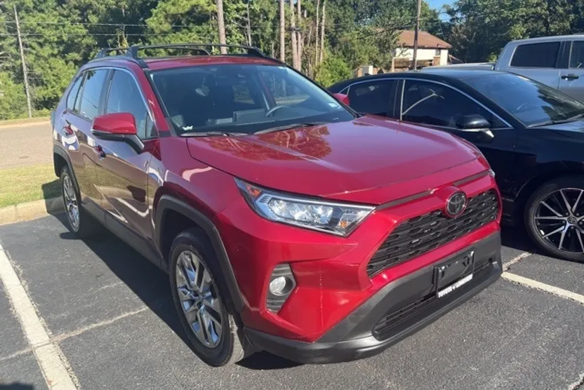 2020 Toyota RAV4 XLE Premium photo 1