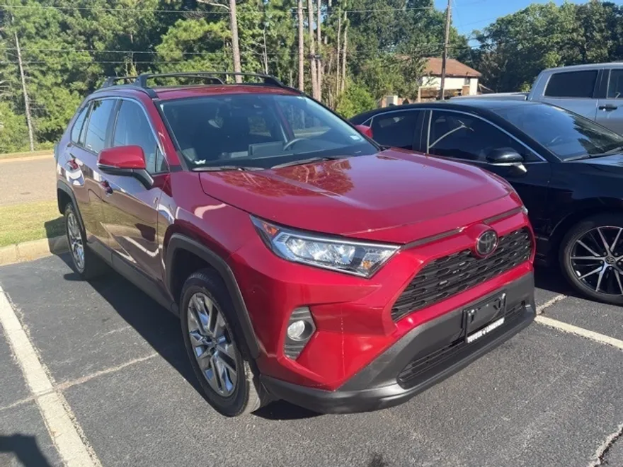 2020 Toyota RAV4 XLE Premium photo 1