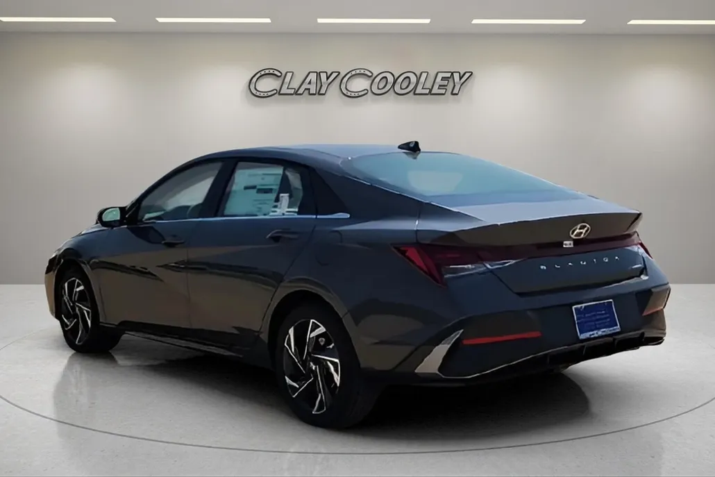 2025 Hyundai Elantra Limited photo 1