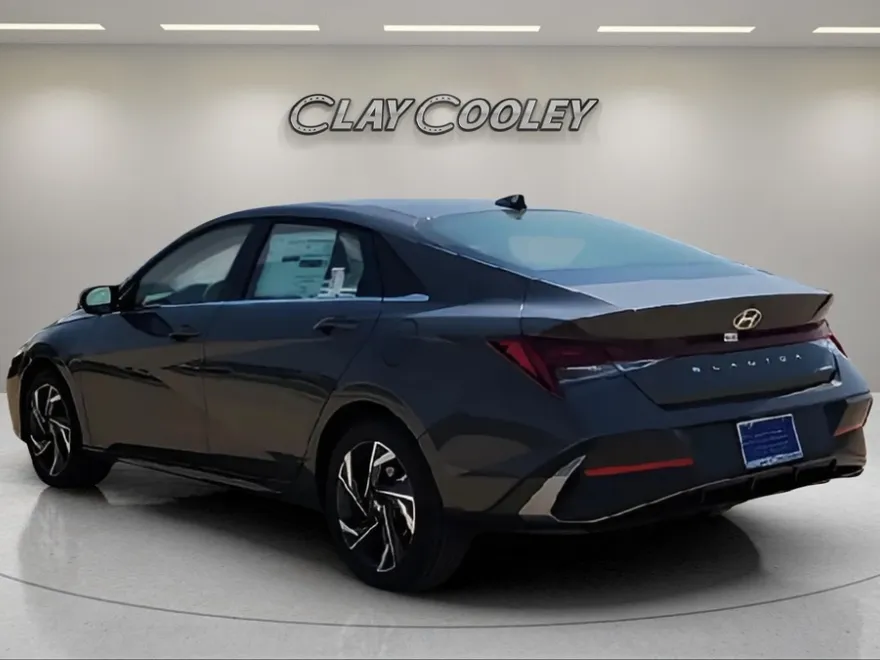 2025 Hyundai Elantra Limited photo 1