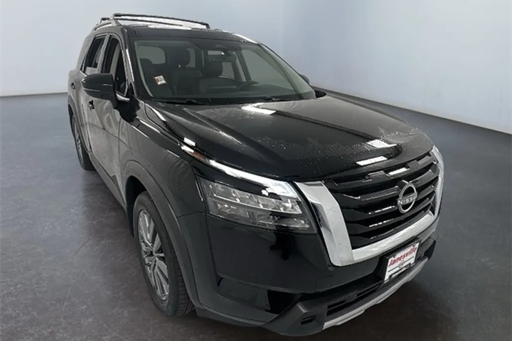 2025 Nissan Pathfinder SL photo 1