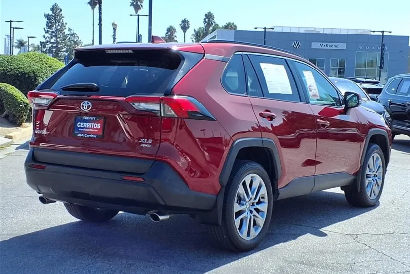 2024 Toyota RAV4 XLE Premium photo 1