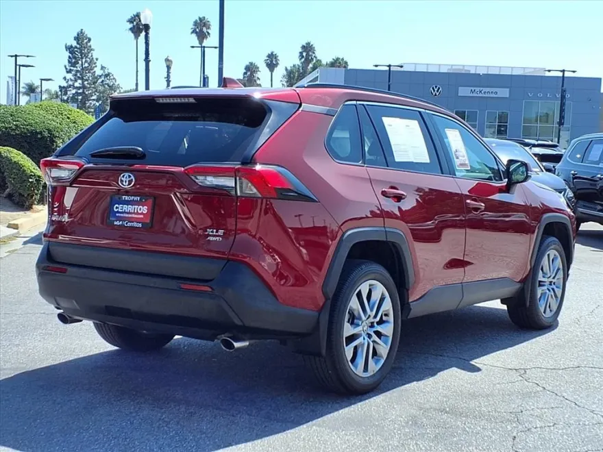 2024 Toyota RAV4 XLE Premium photo 1