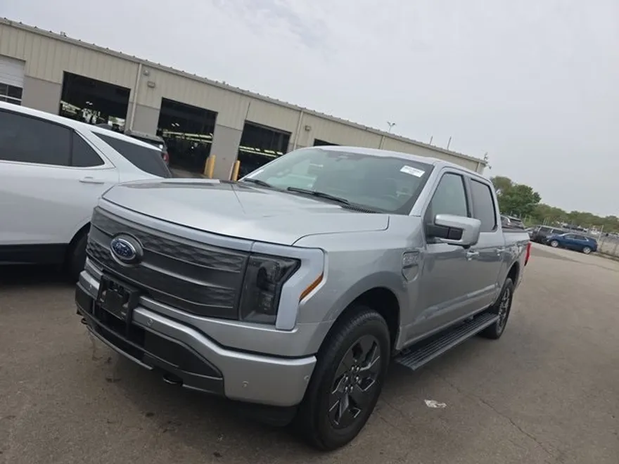 2023 Ford F-150 Lightning Lariat photo 1