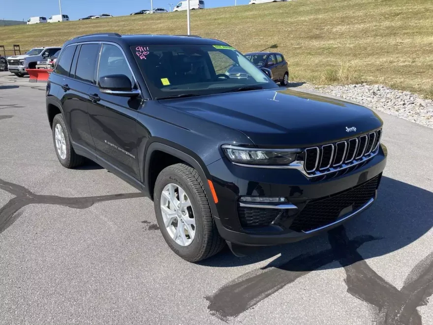 2023 Jeep Grand Cherokee Limited photo 1