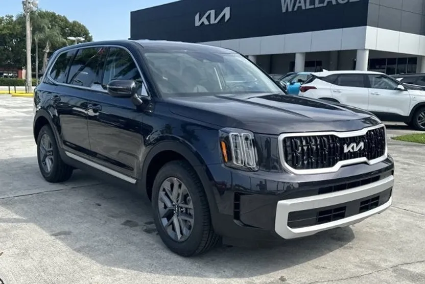 2025 Kia Telluride LX photo 1
