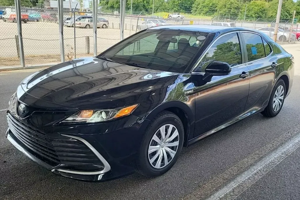 2021 Toyota Camry Hybrid LE photo 1