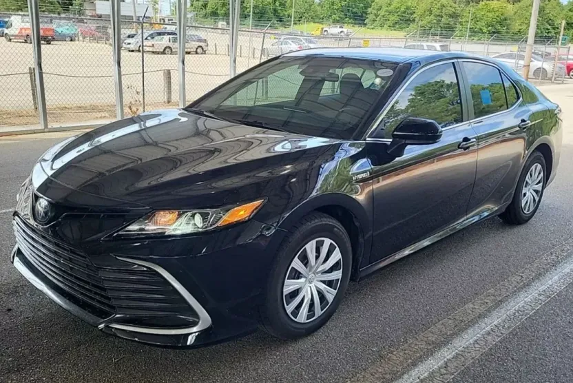 2021 Toyota Camry Hybrid LE photo 1