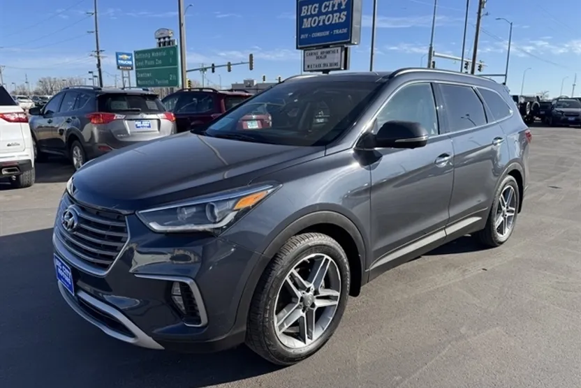 2017 Hyundai Santa Fe SE Ultimate photo 1
