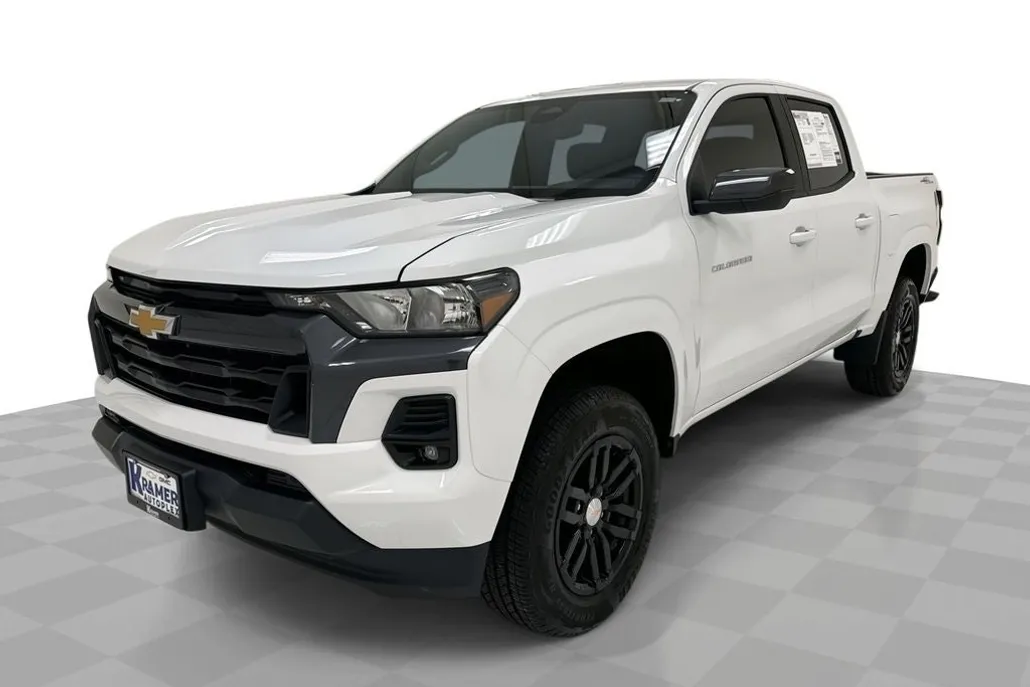 2024 Chevrolet Colorado LT photo 1