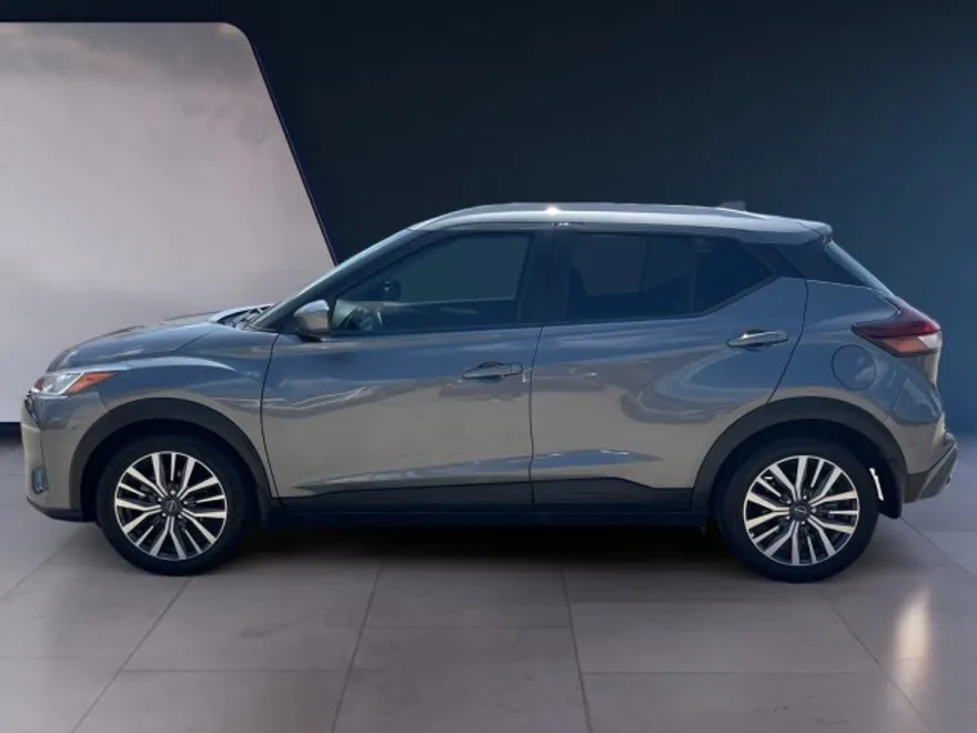 2022 Nissan Kicks SV photo 1