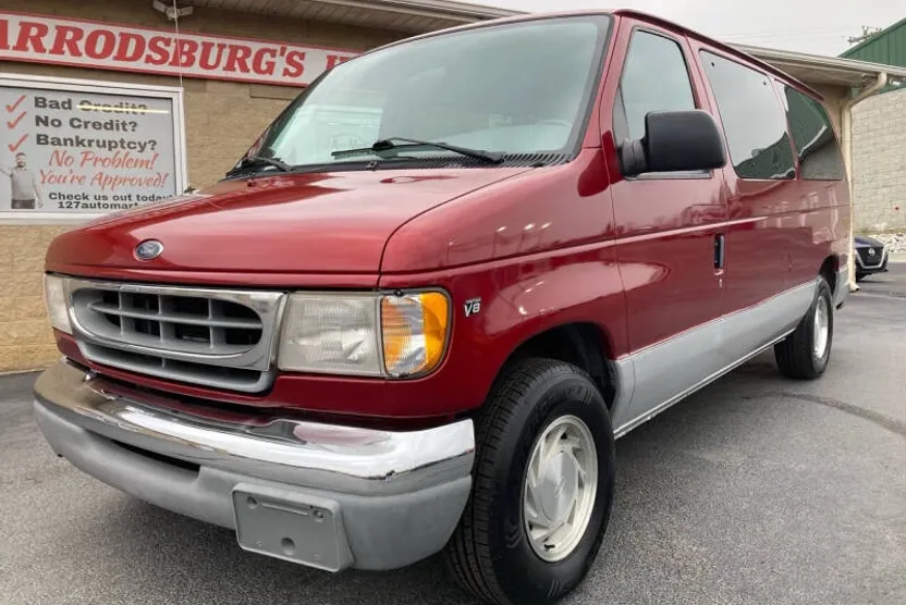 2000 Ford E-150 XL photo 1