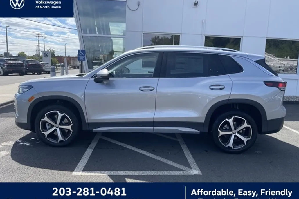 2025 Volkswagen Tiguan SE photo 1