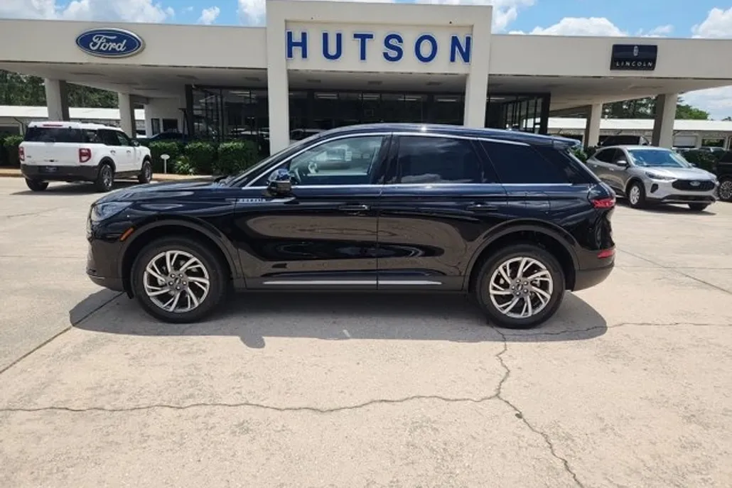 2024 Lincoln Corsair Premiere photo 1