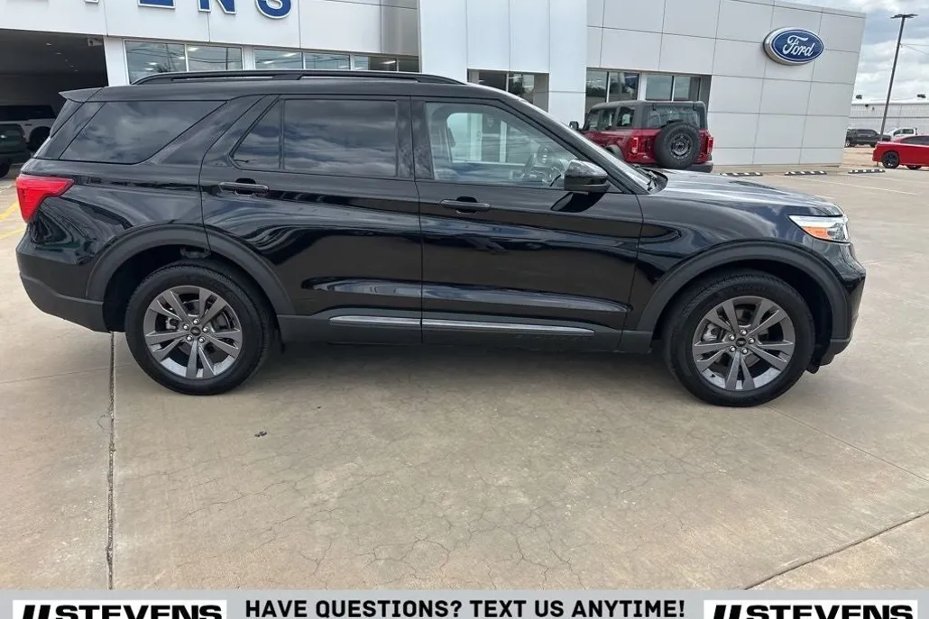 2024 Ford Explorer XLT photo 1