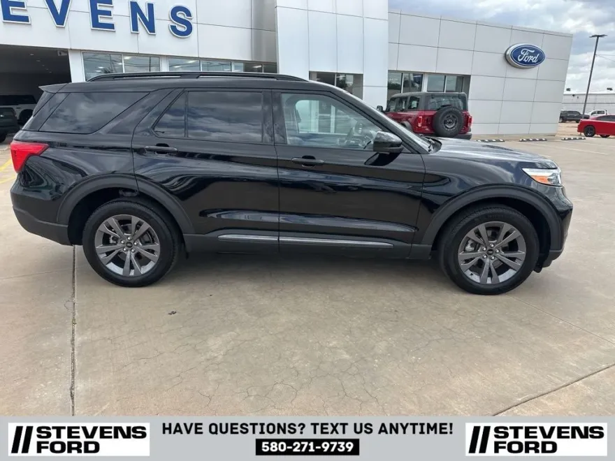 2024 Ford Explorer XLT photo 1