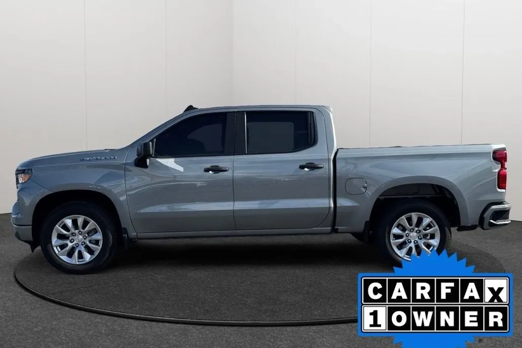 2024 Chevrolet Silverado 1500 Custom photo 1