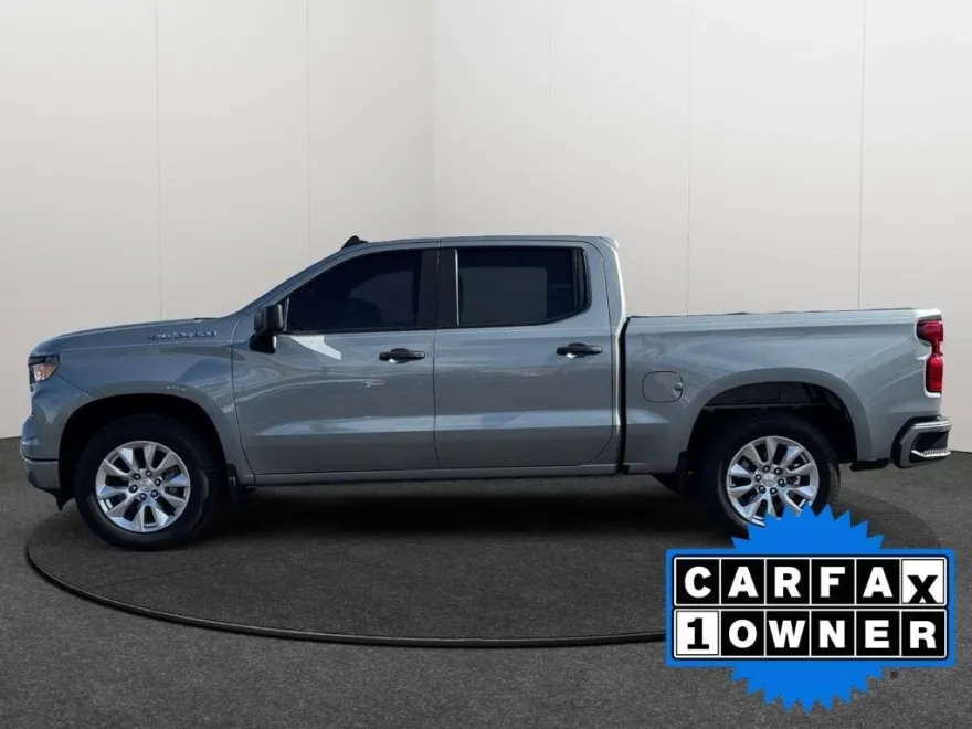 2024 Chevrolet Silverado 1500 Custom photo 1
