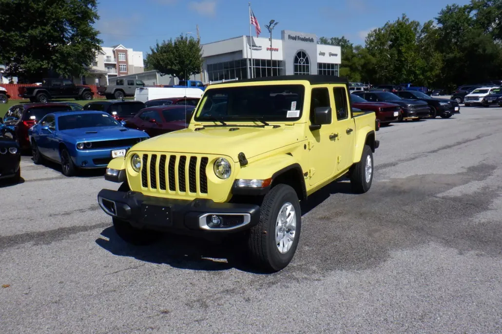 2023 Jeep Gladiator Sport S photo 1