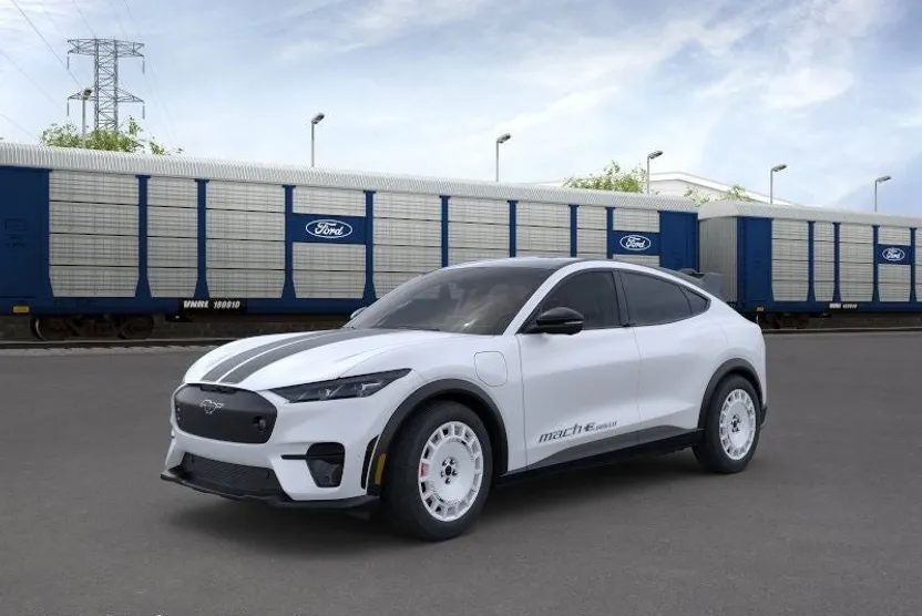 2025 Ford Mustang Mach-E GT photo 1