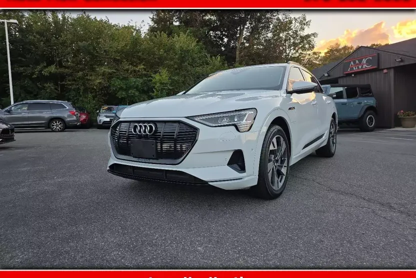 2021 Audi e-tron Premium photo 1