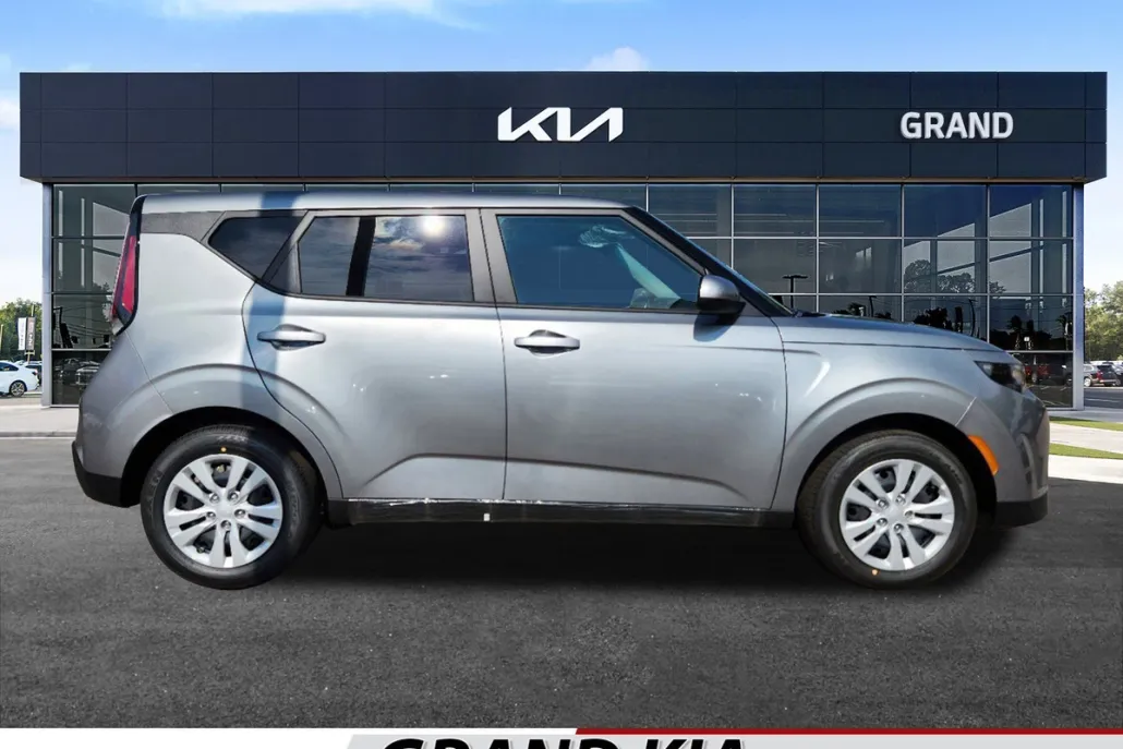 2025 Kia Soul LX photo 1