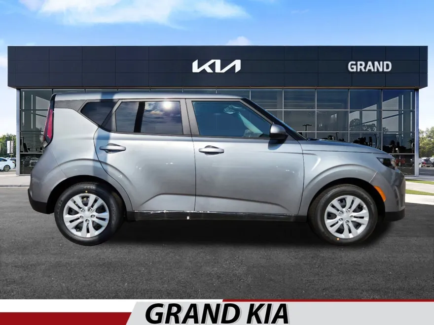 2025 Kia Soul LX photo 1