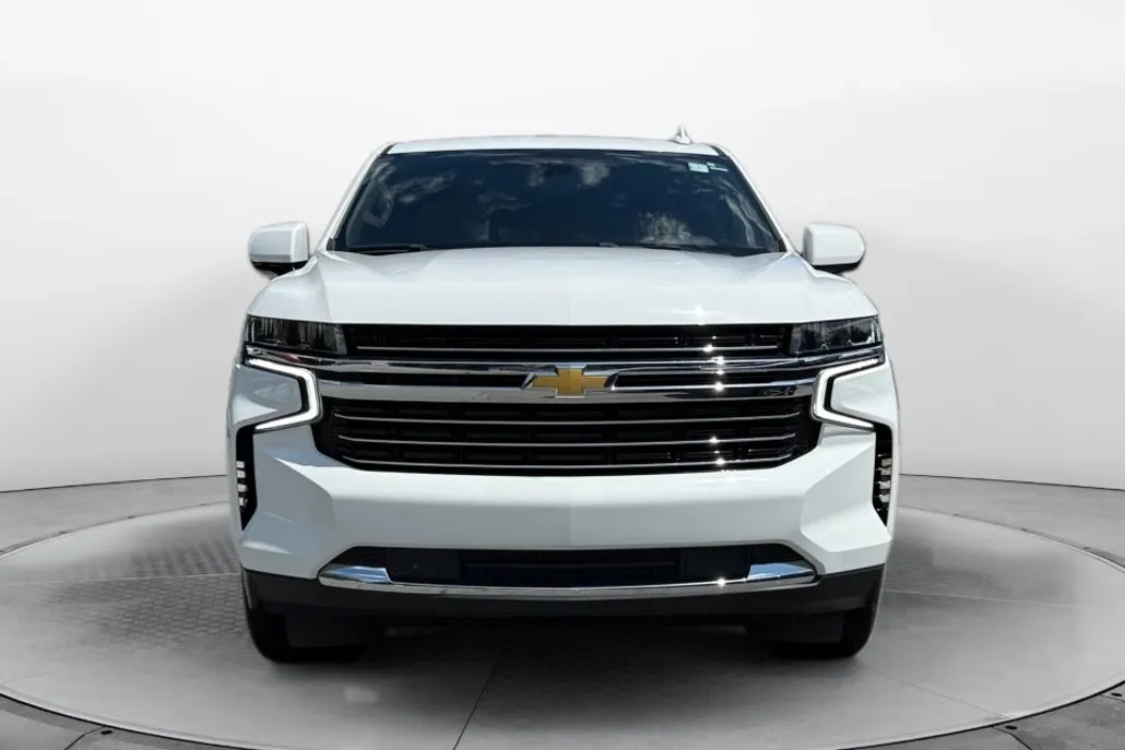 2021 Chevrolet Suburban LT photo 1