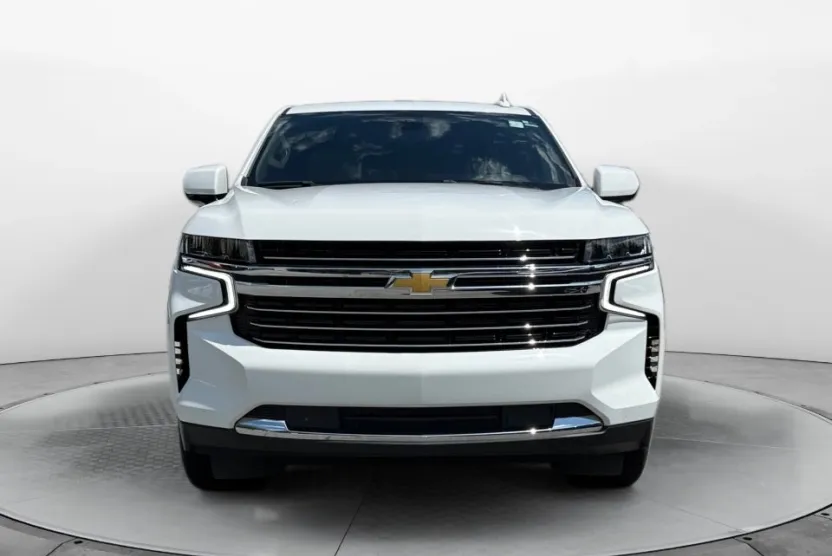 2021 Chevrolet Suburban LT photo 1