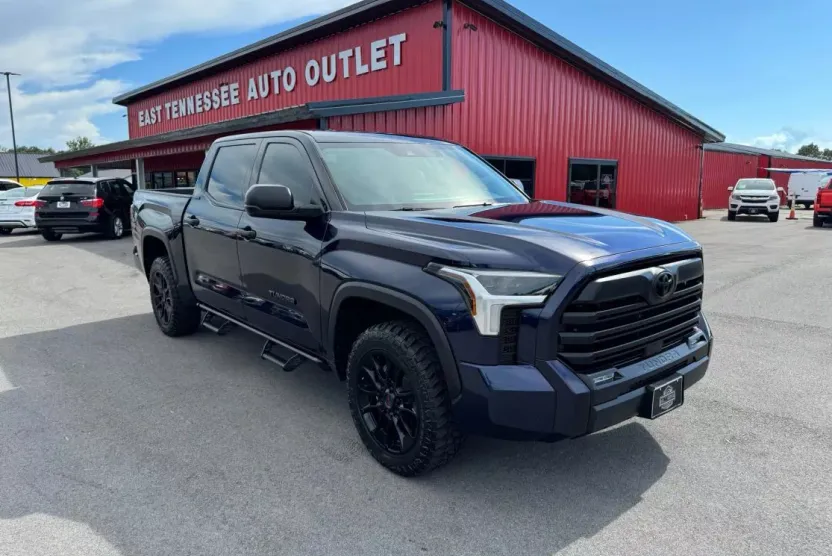 2023 Toyota Tundra CrewMax SR5 photo 1