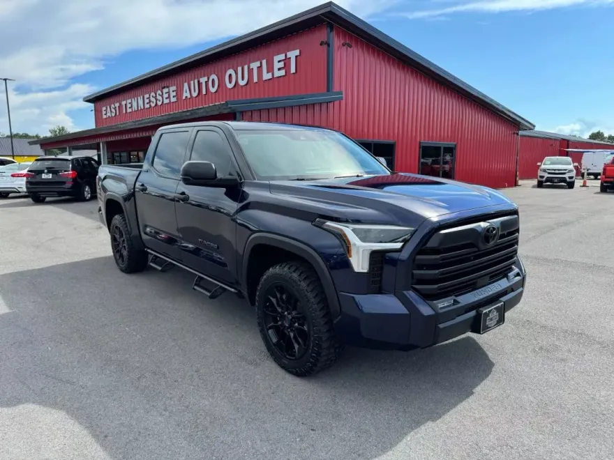 2023 Toyota Tundra CrewMax SR5 photo 1