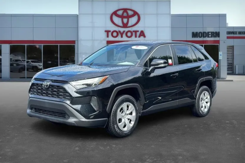 2023 Toyota RAV4 LE photo 1