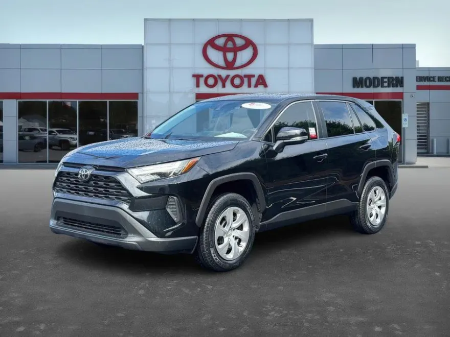 2023 Toyota RAV4 LE photo 1