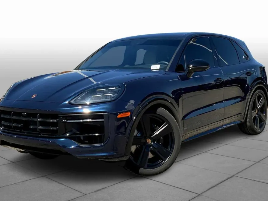 2025 Porsche Cayenne GTS photo 1