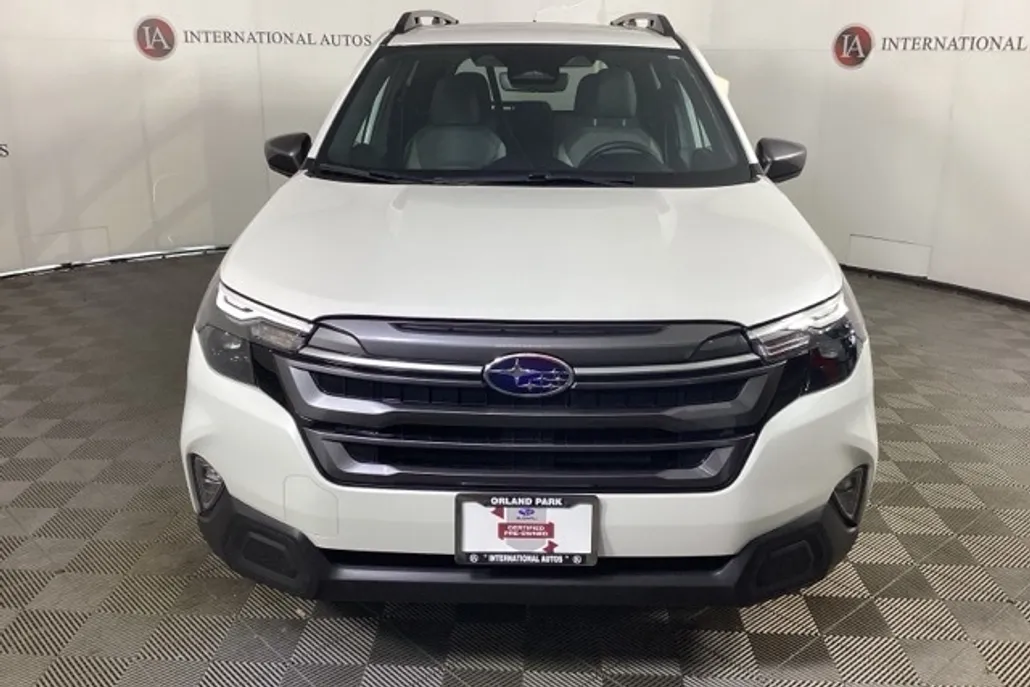 2025 Subaru Forester Premium Base photo 1