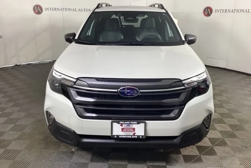 2025 Subaru Forester Premium Base photo 1