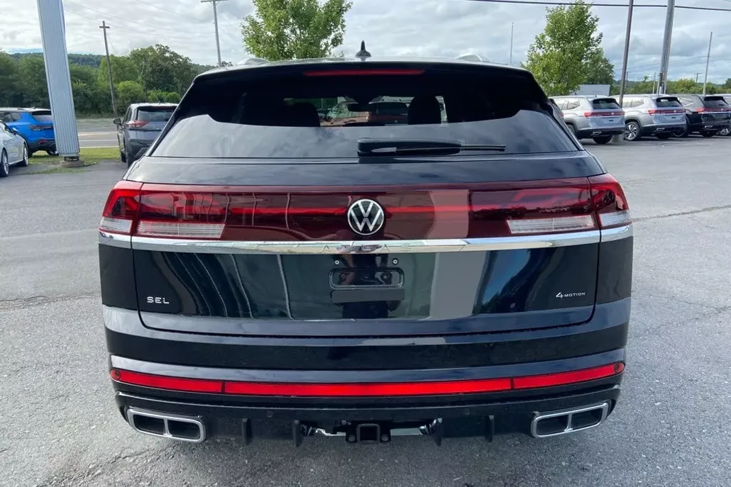 2026 Volkswagen Atlas Cross Sport SEL Premium R-Line photo 1