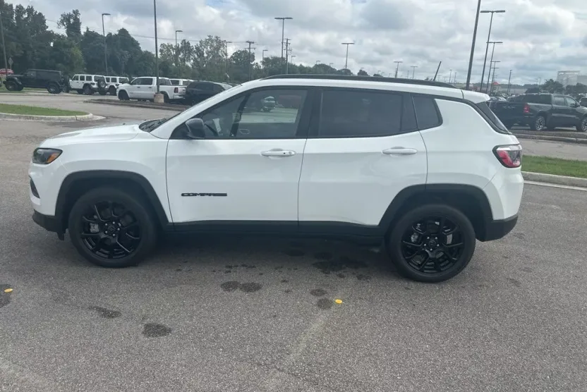 2025 Jeep Compass Latitude photo 1