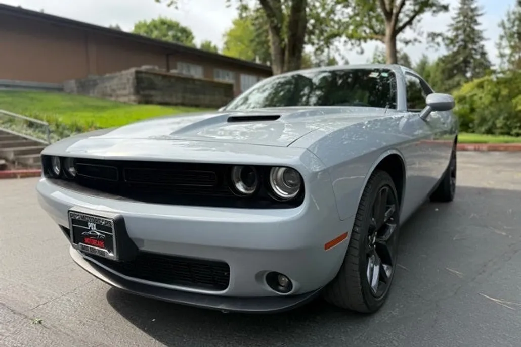 2020 Dodge Challenger SXT photo 1