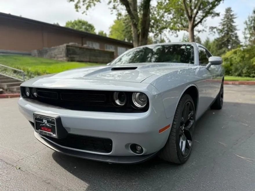 2020 Dodge Challenger SXT photo 1