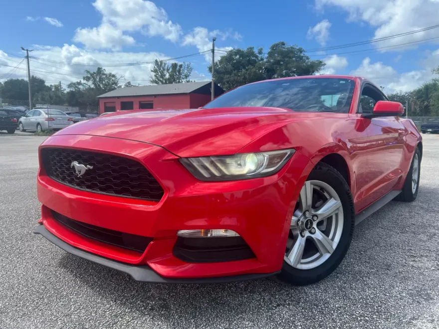 2016 Ford Mustang V6 photo 1