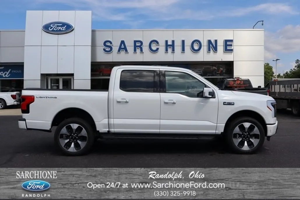 2025 Ford F-150 Lightning Platinum photo 1