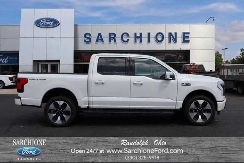 2025 Ford F-150 Lightning Platinum photo 1
