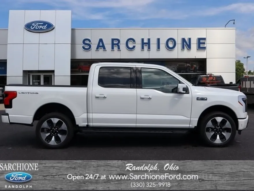 2025 Ford F-150 Lightning Platinum photo 1